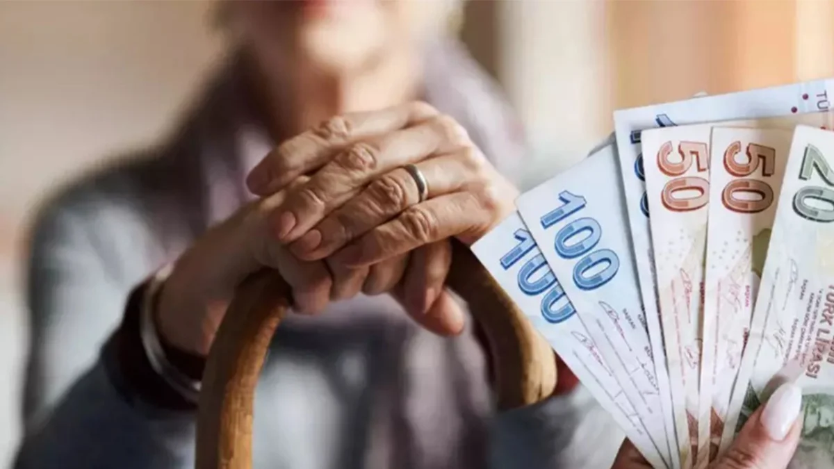 Emeklilere 13 bin 500 liraya varan maaş farkı ödemesi geliyor