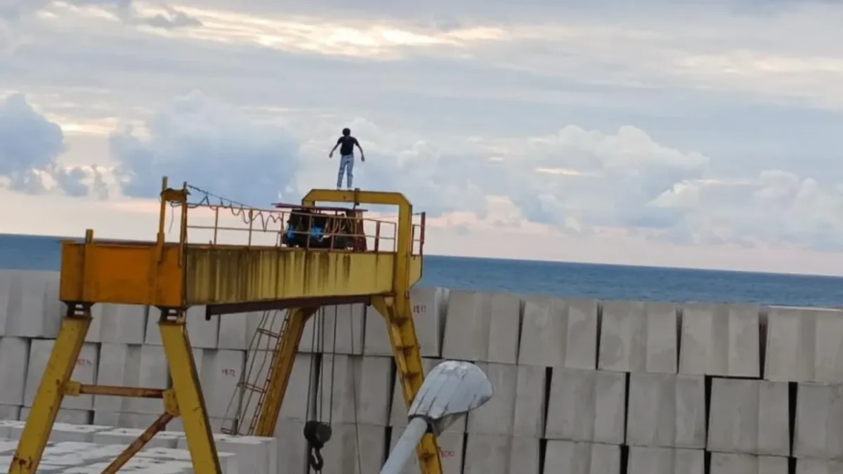 Faroz Limanı'nda tehlikeli görüntüler! Gençler faciaya davetiye çıkarıyor