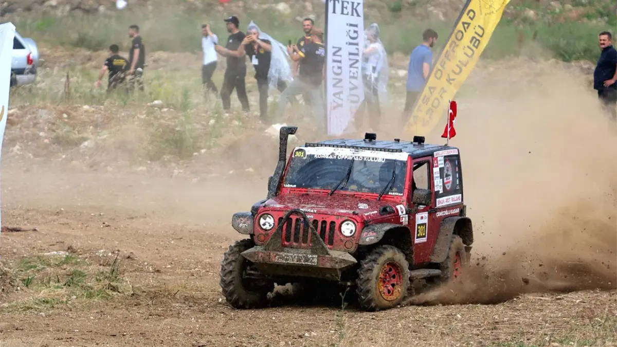 Fatsa’da off-road yarışlarında çamur etap nefes kesti