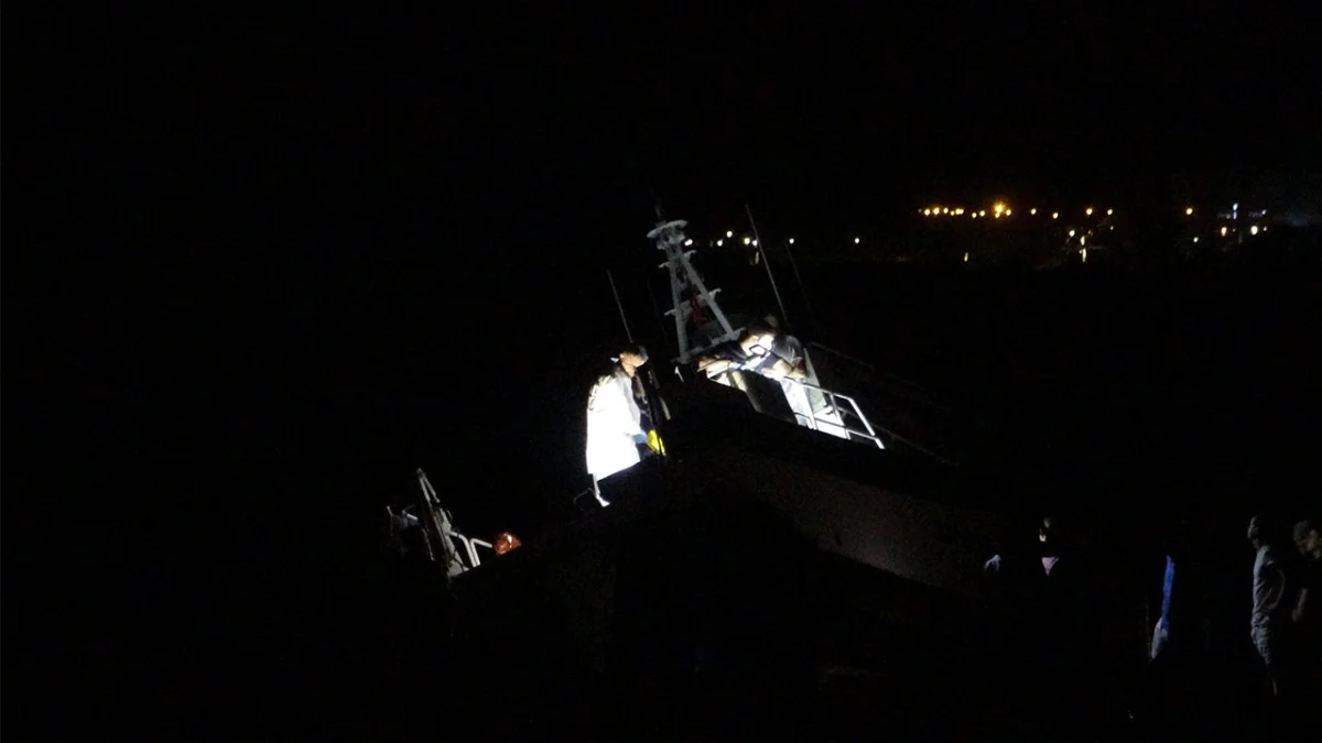 Giresun’da Sahil Güvenlik botu kayalıklara çarptı, personel yaralandı