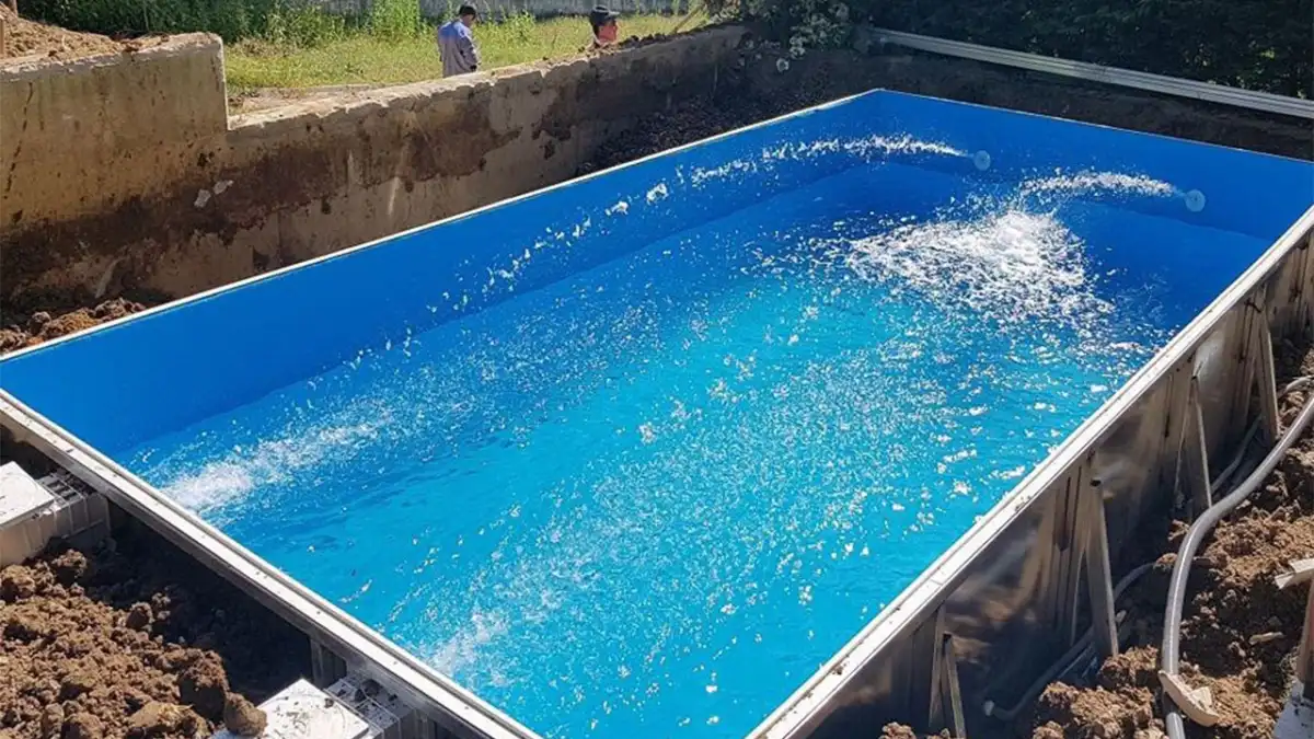 Gümüşhane Torul’da çocuklar portatif havuzda yüzme öğreniyor