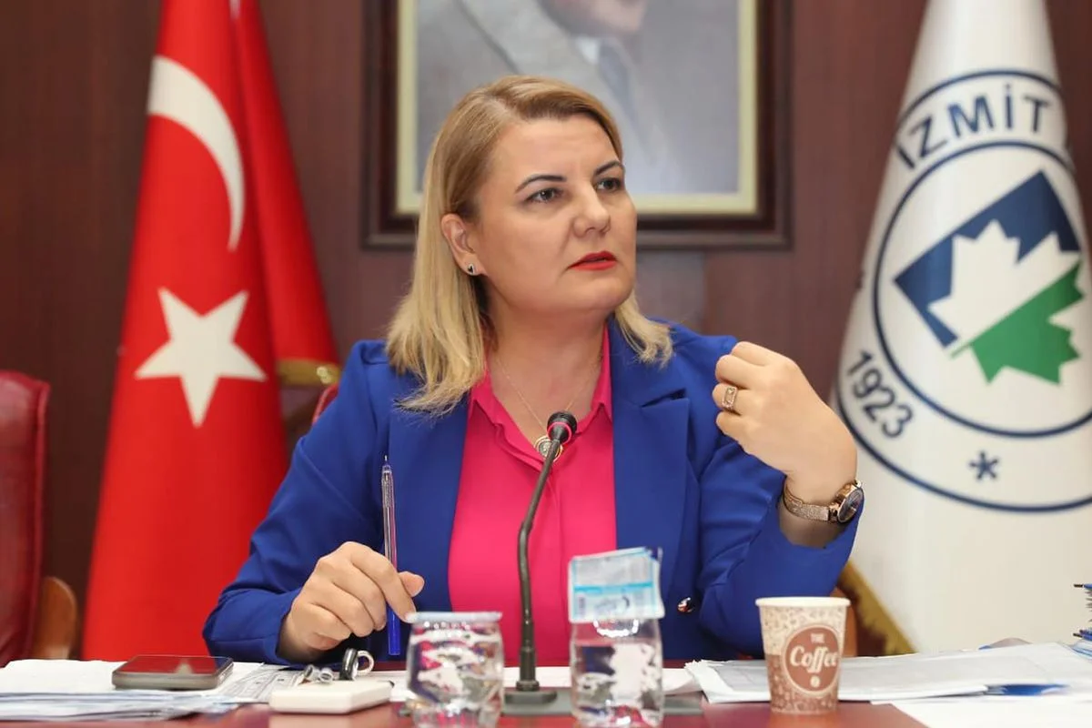 İzmit Belediye Başkanı Fatma Kaplan Hürriyet ve eşi gözaltına alındı