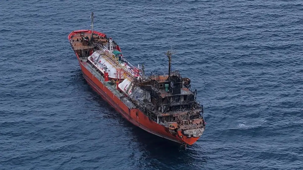 Karadeniz'de dron saldırılarının izleri Trabzon kıyılarında! Hasarlı tanker Akçaabat açıklarına demirledi