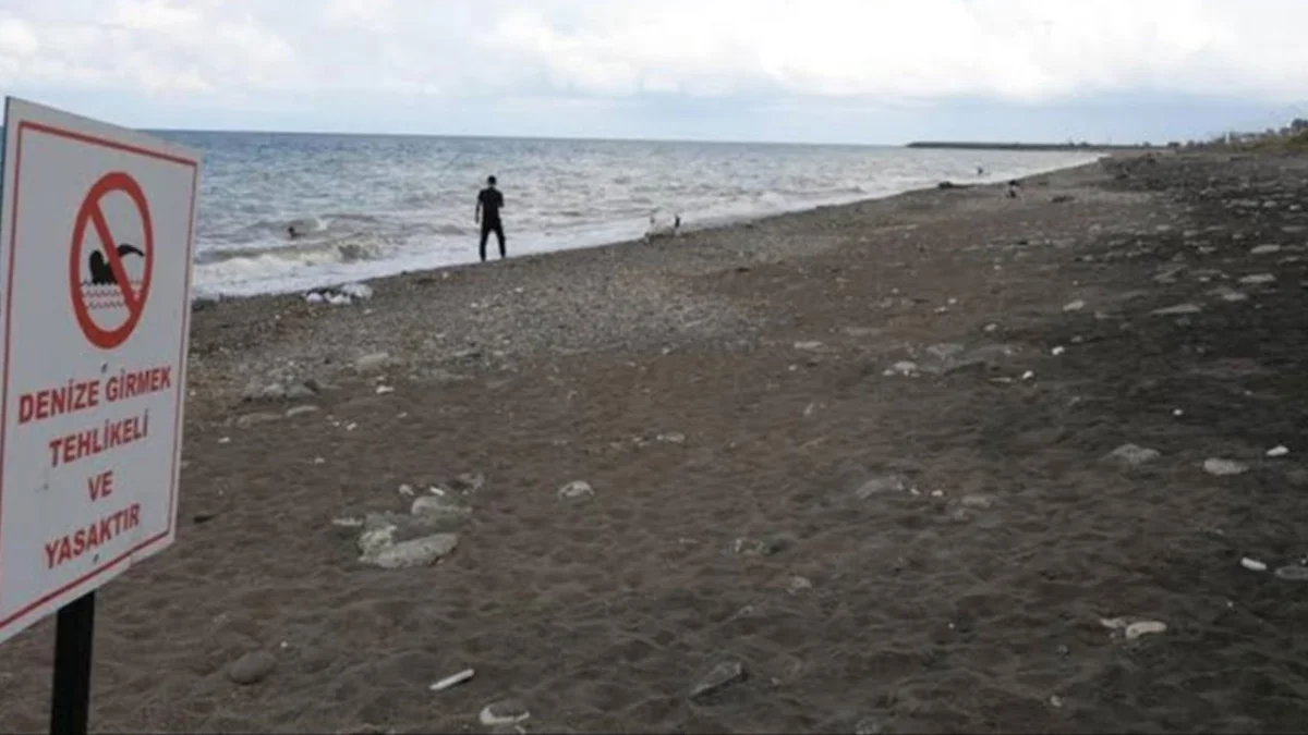 Karadeniz'de tehlike! Trabzon ve Rize'de denize girişlere yasak