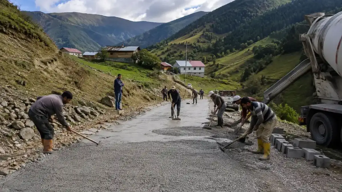 Köylüler yolu kendi paralarıyla betonladı! Sınırdaki hizmet çıkmazı tepki çekti