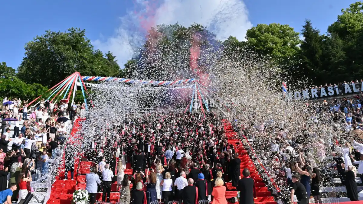KTÜ'de Düzenlenen Mezuniyet Törenleri Tamamlandı: 2 Bin 776 Öğrenci Diplomasını Aldı