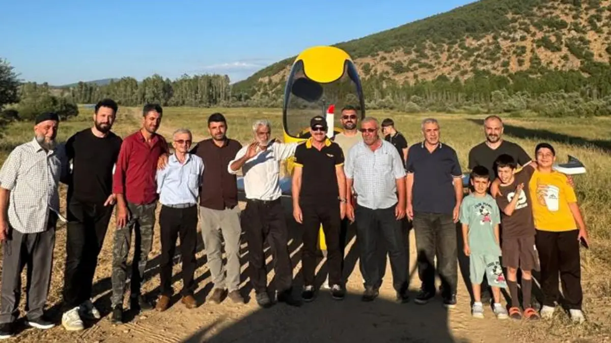 Memleketine uçakla geldi! Gümüşhane köyüne tarlaya iniş yaptı