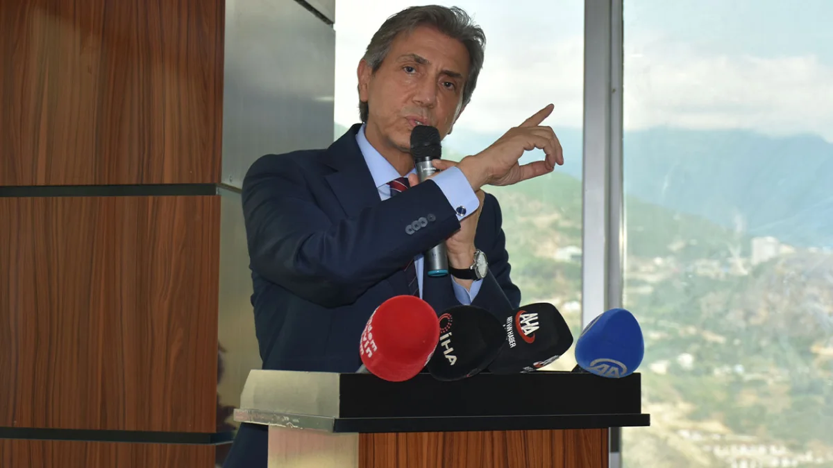 Mustafa Demir Artvin'de konuştu: AK Parti seçim hazırlıklarına dikkat çekti