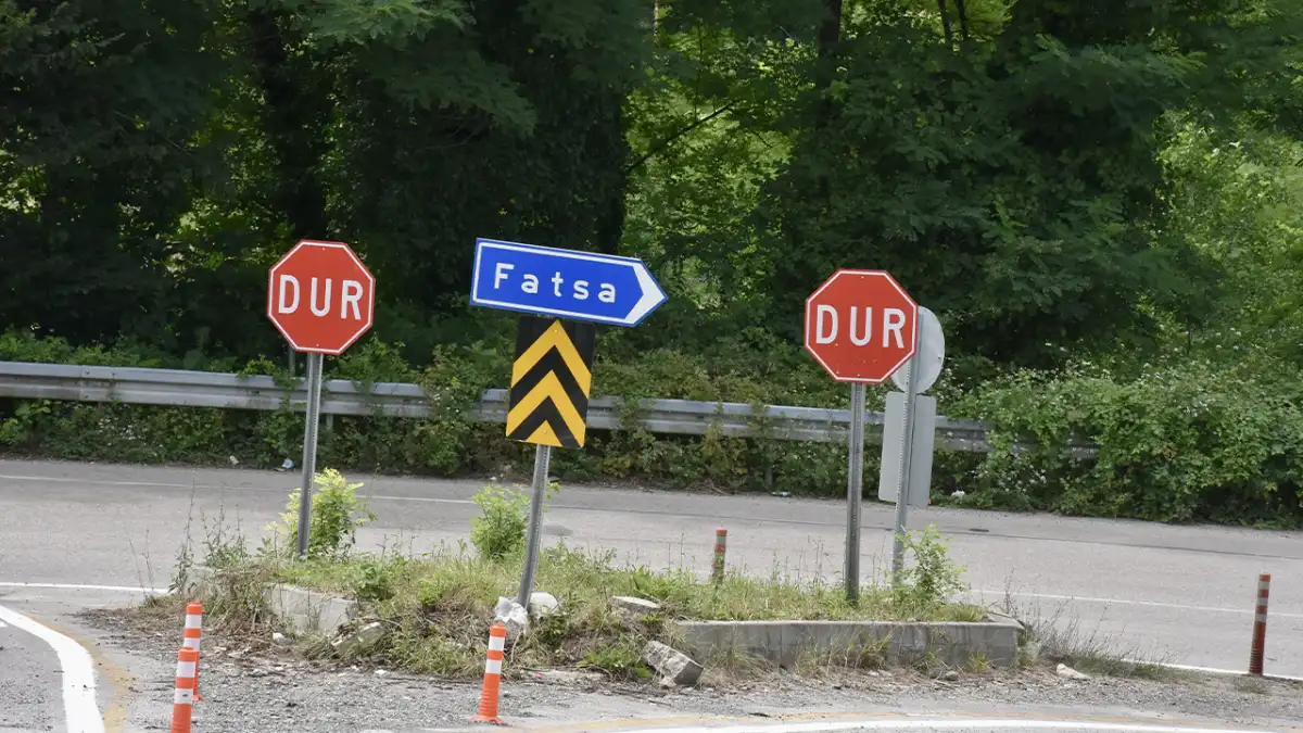 Ordu'da sürücüleri şaşırtan kavşakta tabela sayısı azaltıldı