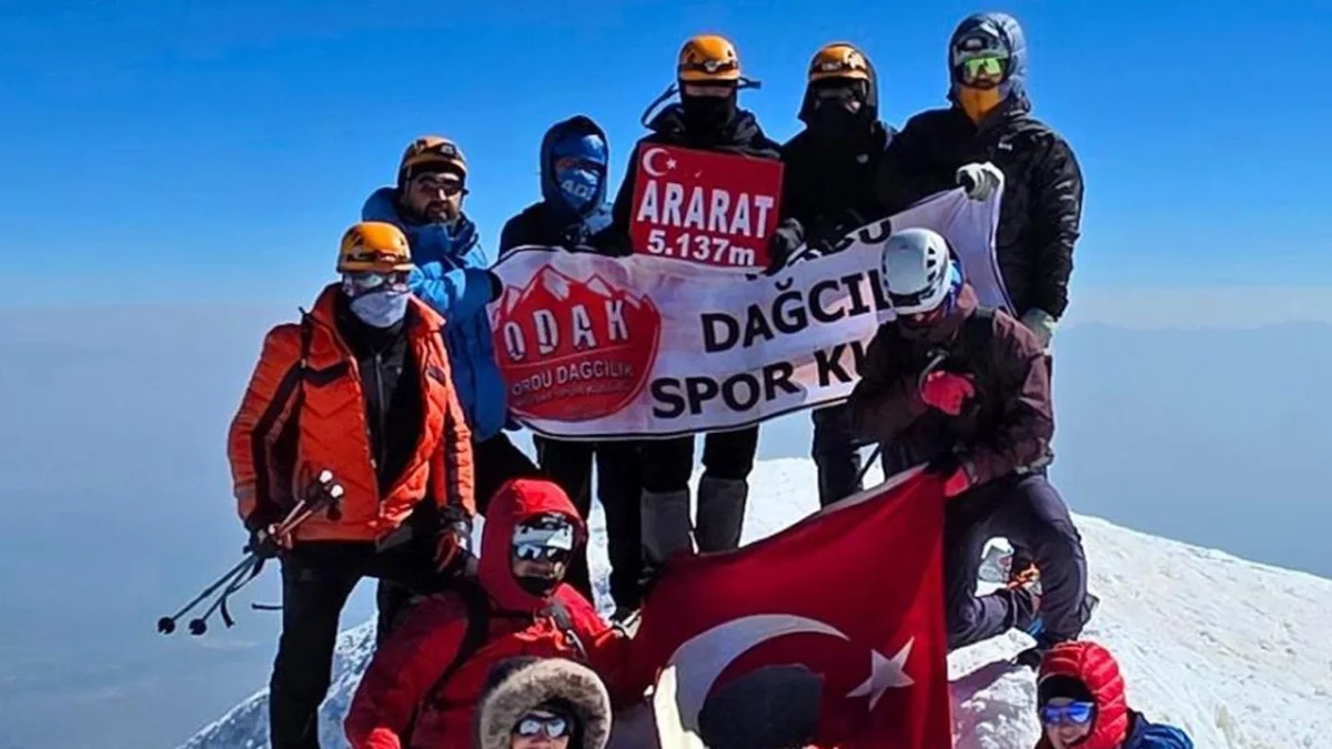Ordulu dağcılar Türkiye'nin zirvesi Ağrı Dağı'na ulaştı