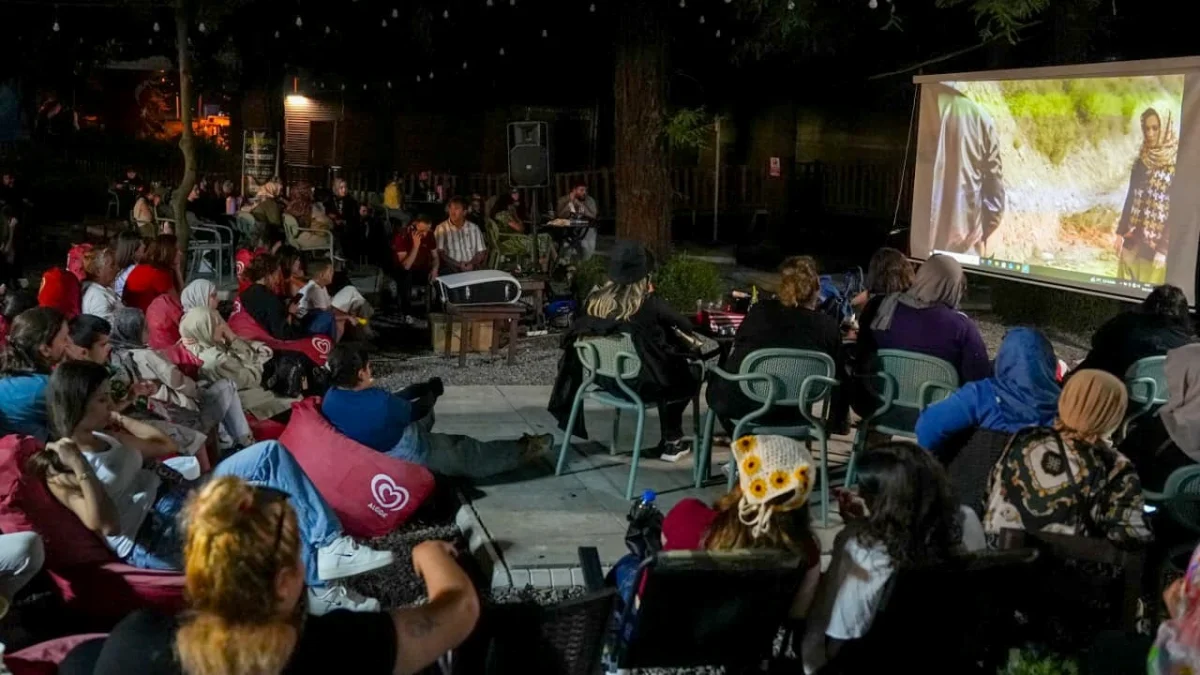 Ortahisar'da nostalji dolu yaz akşamları! Gece Sineması yoğun ilgi gördü