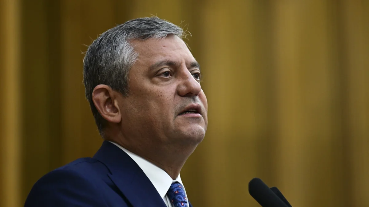 Özgür Özel oy birliğiyle Yeni Parti Genel Başkanı seçildi
