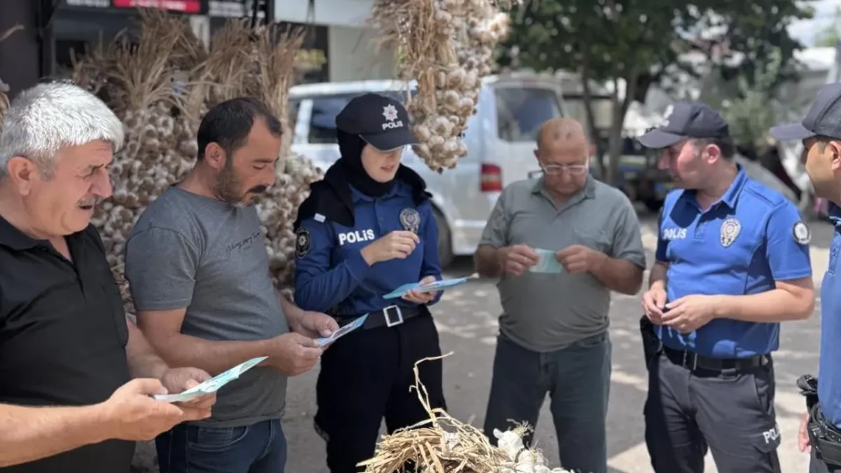 Polisten dolandırıcılık uyarısı! Pazarda broşür dağıttılar