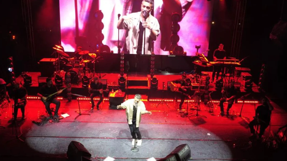 Resul Dindar, Ünye Festivali'nde on binlere unutulmaz gece yaşattı
