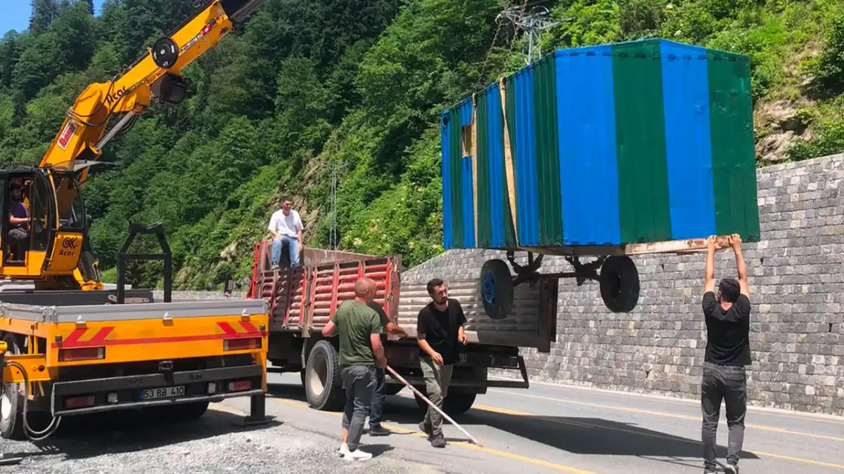 Rize Ayder Yaylası yolundaki izinsiz yapılar ekiplerce kaldırıldı