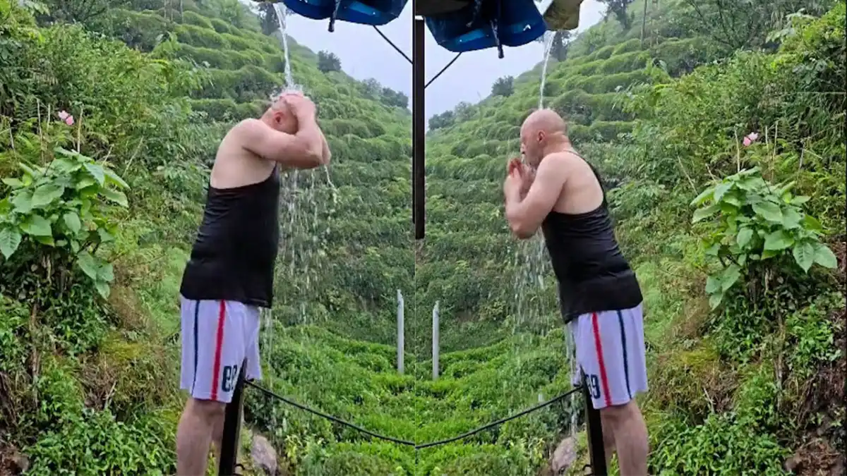 Rize’de deniz yasağı sonrası sağanak altında serinledi
