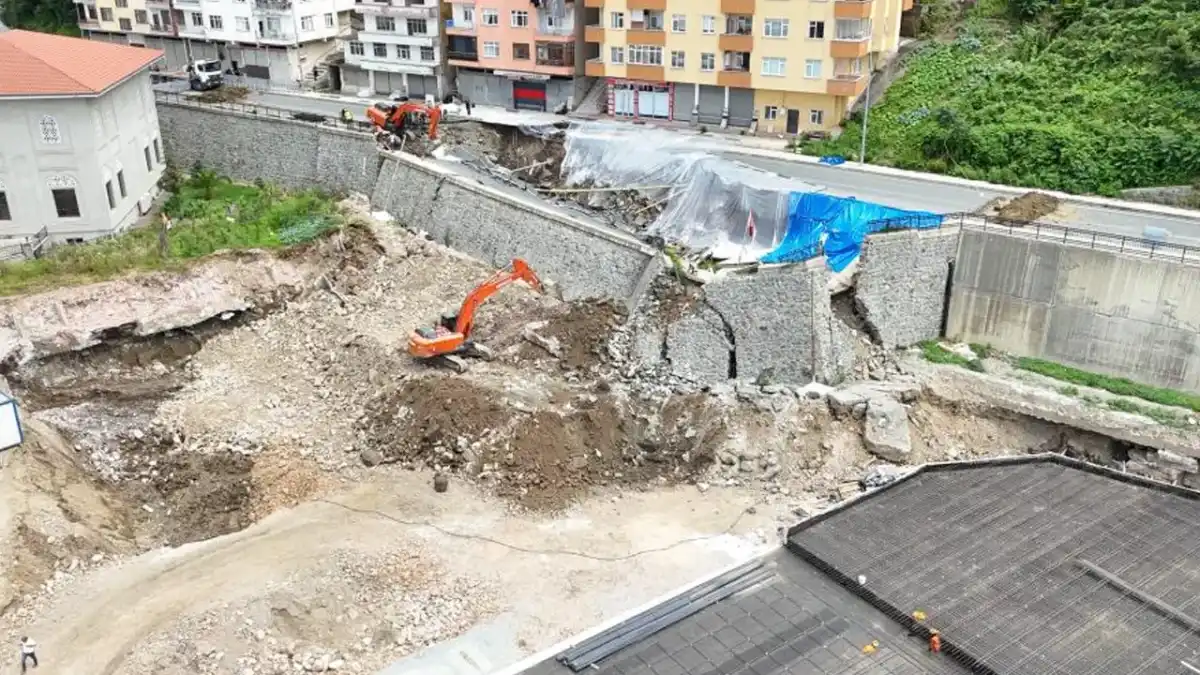 Rize'deki göçükte bina sakinlerinden çarpıcı iddia: “Defalarca uyardık”