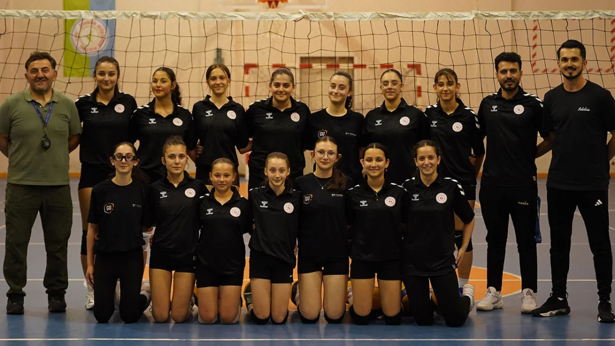 Rize'nin genç voleybolcuları, gözünü Anadolu Yıldızlar Ligi kupasına dikti