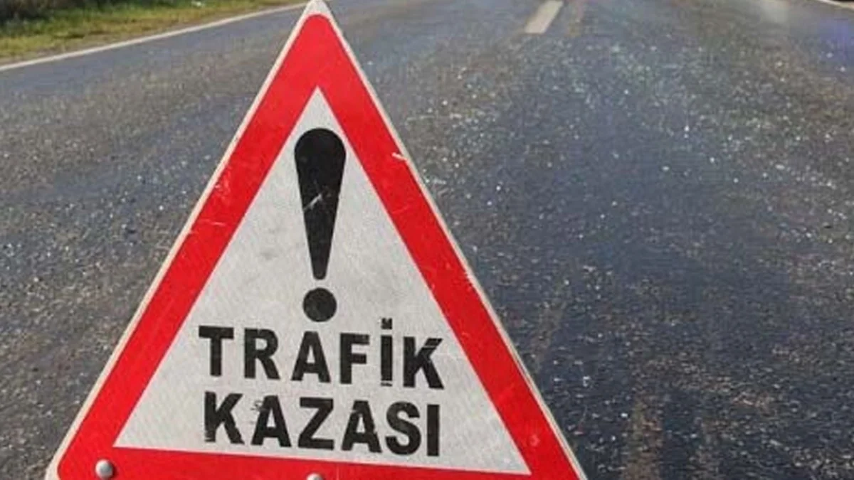 Sürmene'de korkutan kaza! Yan yatan araçta mahsur kalan 2 kişi kurtarıldı