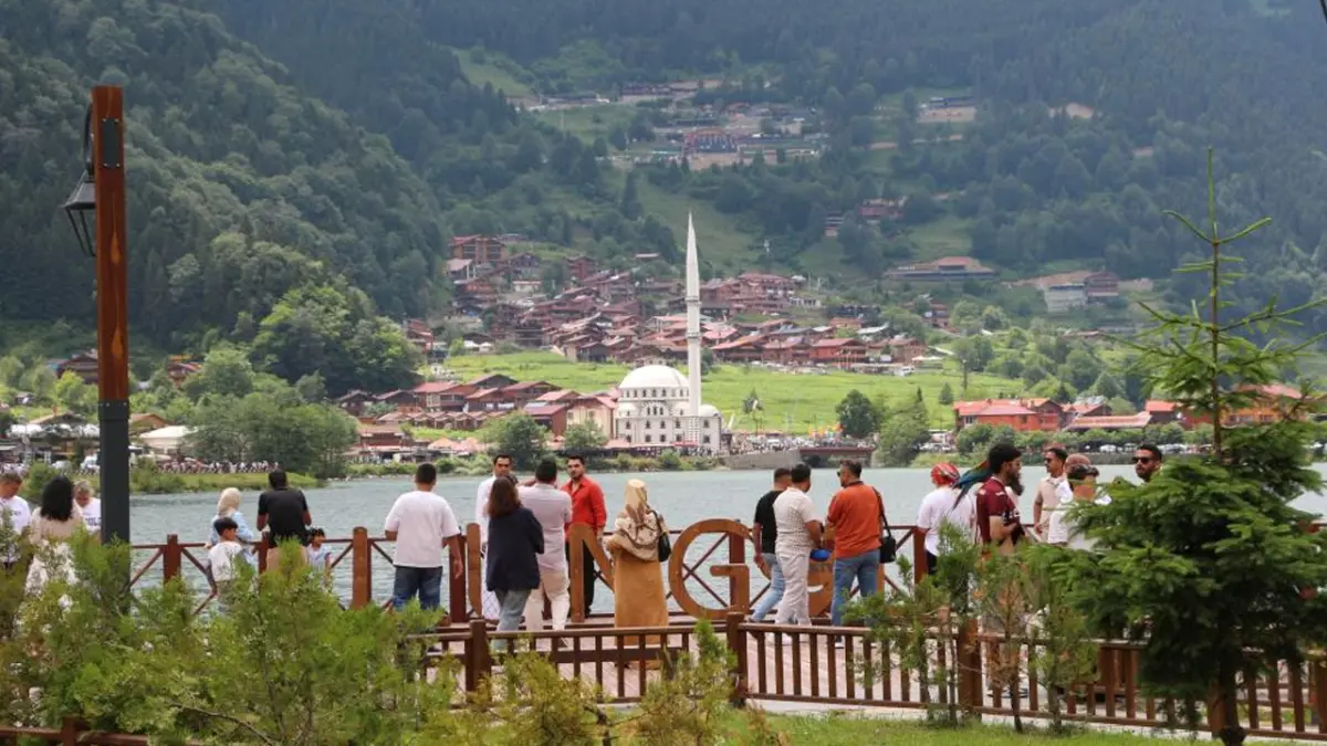 Temmuz ayı Uzungöl'e can suyu oldu! Otellerde doluluk arttı