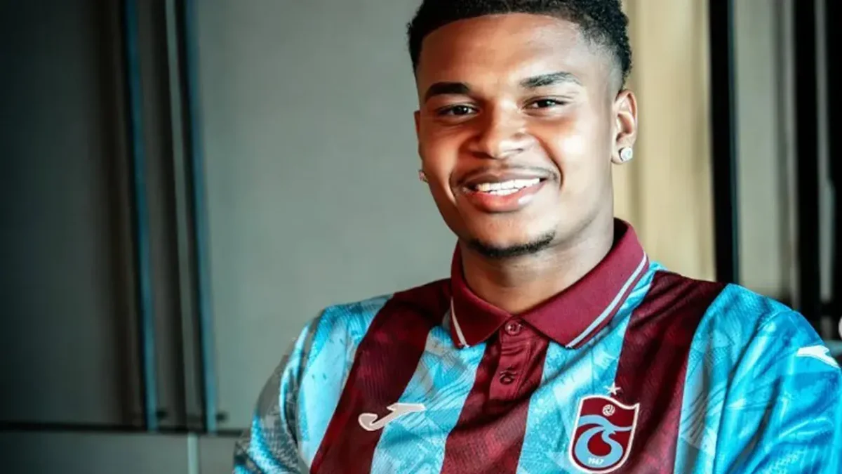 Trabzonspor’un yeni transferi Noah Saviolo Trabzon’da