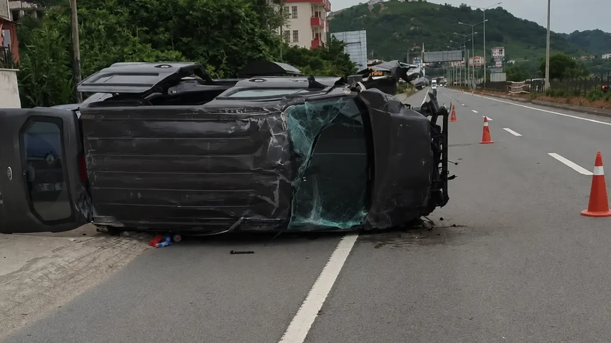 Trabzon Araklı'da otomobil takla attı! 3 kişi hafif yaralandı