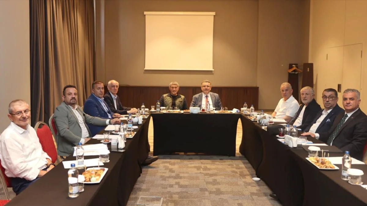 Trabzon Dünya Ticaret Merkezi'nde kritik toplantı! İhale şartnamesi masaya yatırıldı