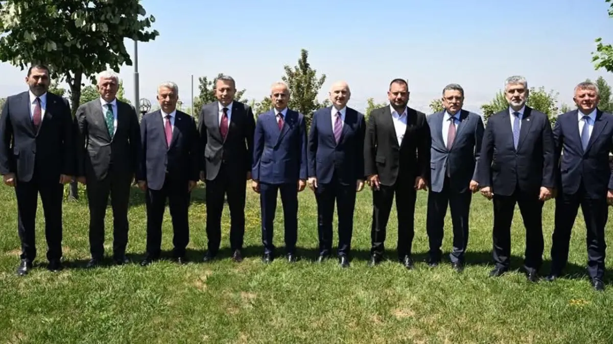 Trabzon için kritik buluşma! Şehrin geleceği ve Trabzonspor masaya yatırıldı