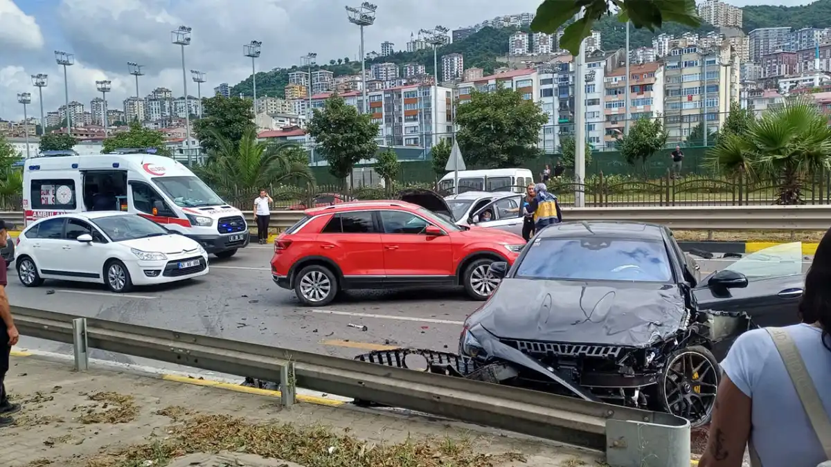 Trabzon Karadeniz Sahil Yolu'nda zincirleme kaza! Birden fazla yaralı var