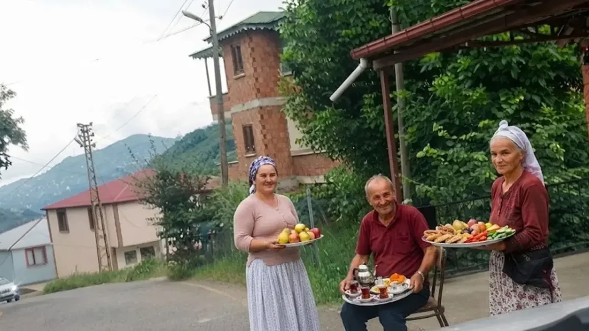 Trabzon yaylalarında tehlikeli görüntü! Market meyvesi yerli diye satılıyor