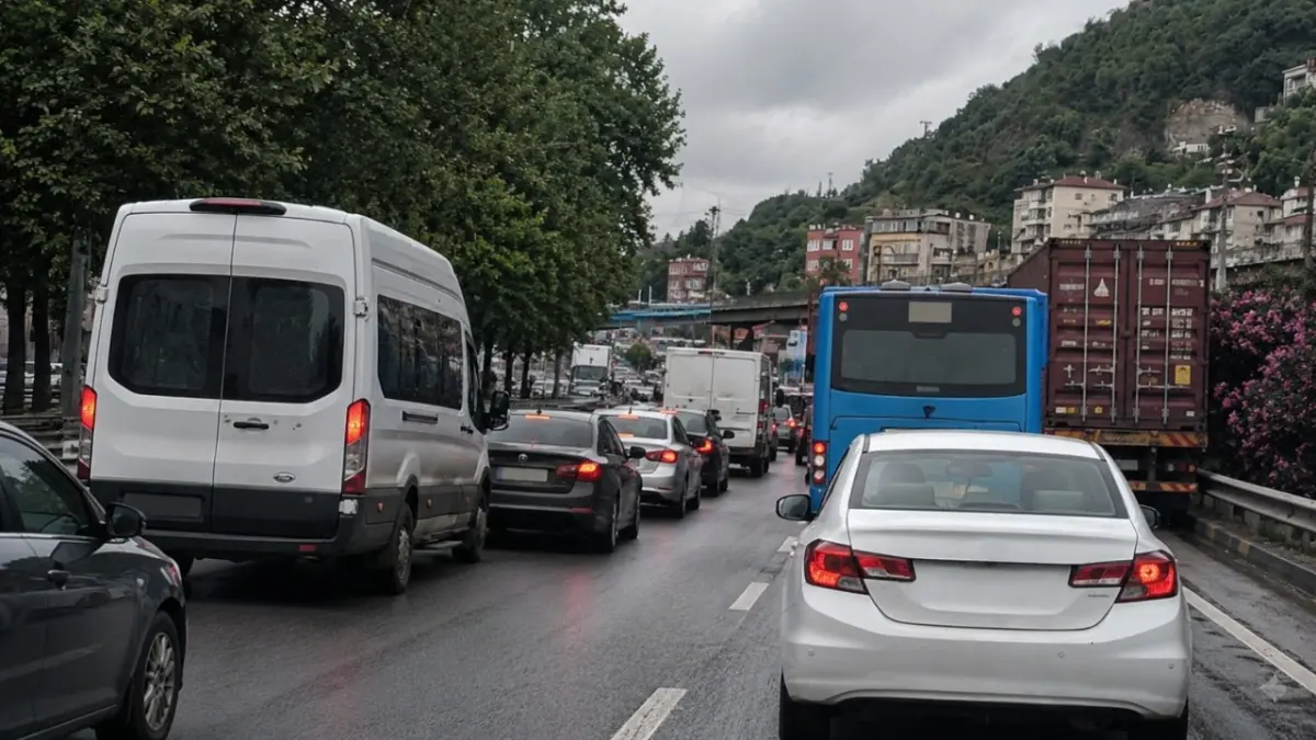 Trabzon'da 15 gündür bitmeyen çile! Yol bir saatte aşılıyor