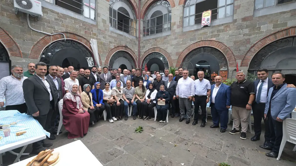 Trabzon’da esnafla buluştu: Karaismailoğlu Ankara’ya taşıyacak