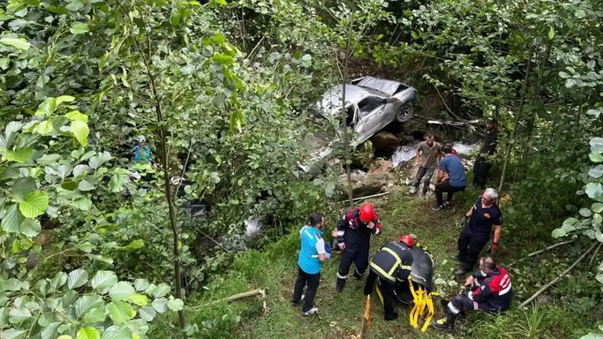 Trabzon’da feci kaza! Fındık bahçesine yuvarlanan kamyonette 1 ölü, 5 yaralı