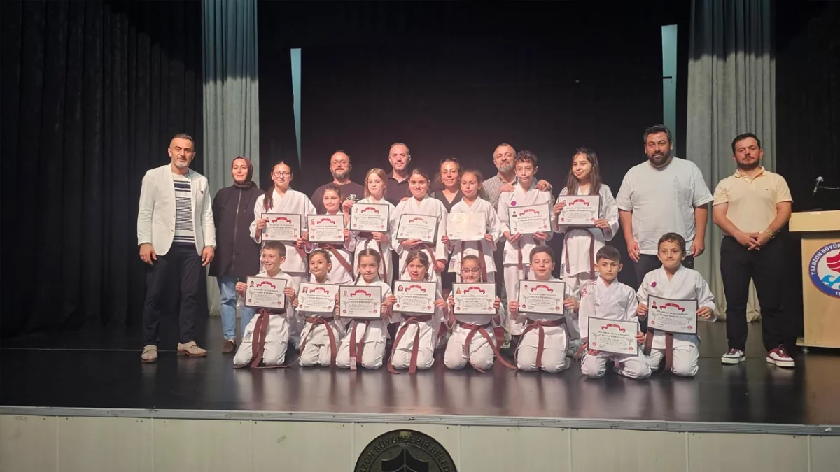 Trabzon’da karate sporcuları için kuşak, diploma ve ödül töreni düzenlendi