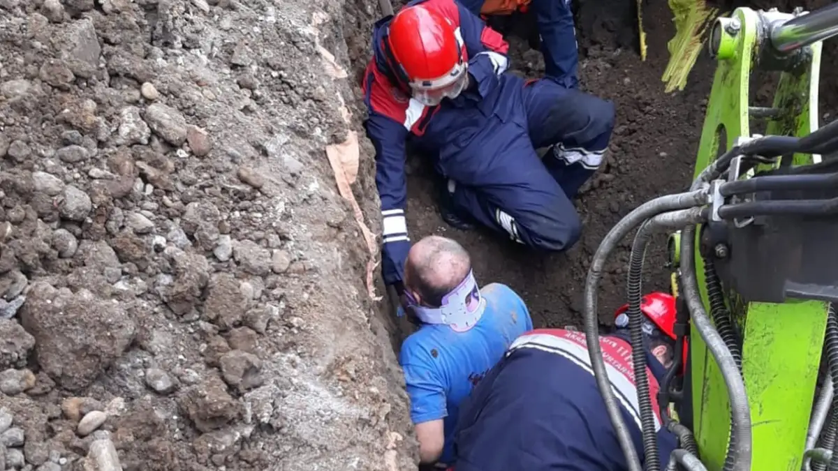 Trabzon'da korku dolu anlar! İşçi göçük altında kaldı