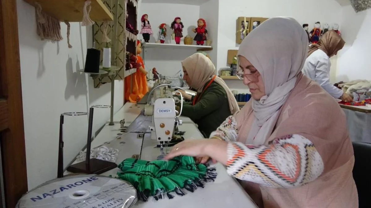Trabzon'da sandıklardaki kültür bez bebeklerle geleceğe taşınıyor