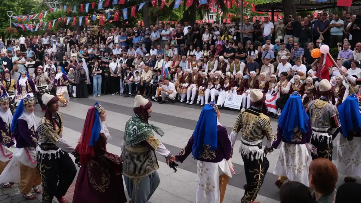 Trabzon'da Uluslararası Horon Festivali coşkusu yoğun ilgiyle sürüyor