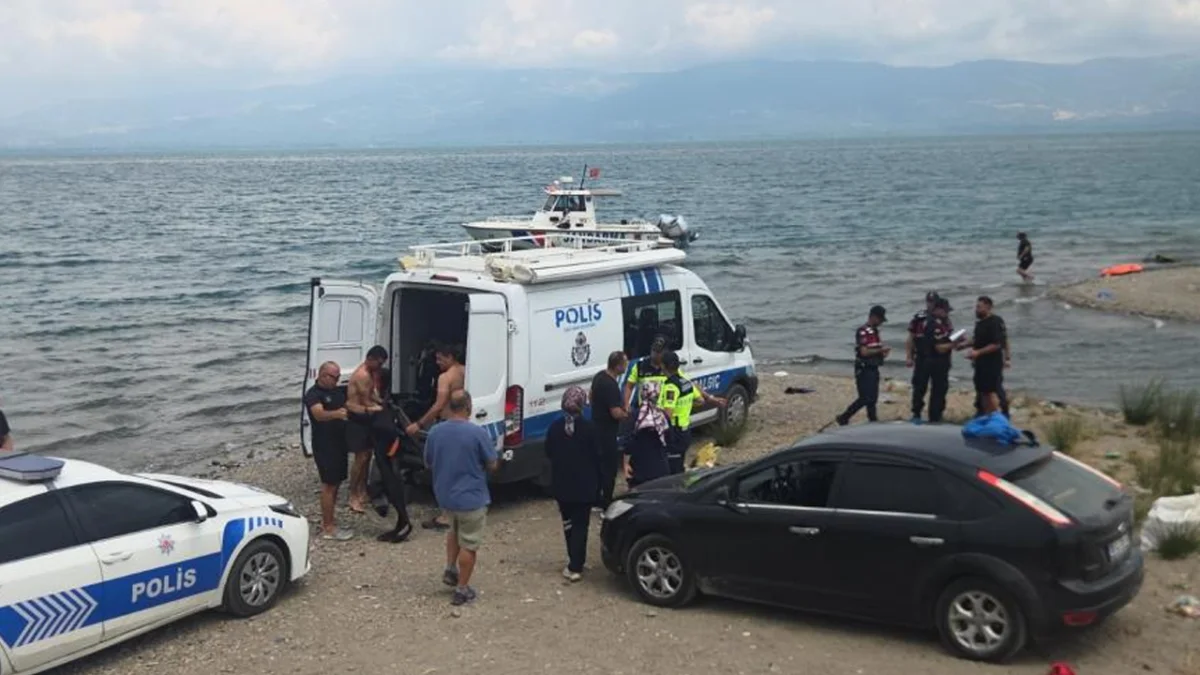 Trabzonlu iki genç serinlemek için girdiği gölde can verdi