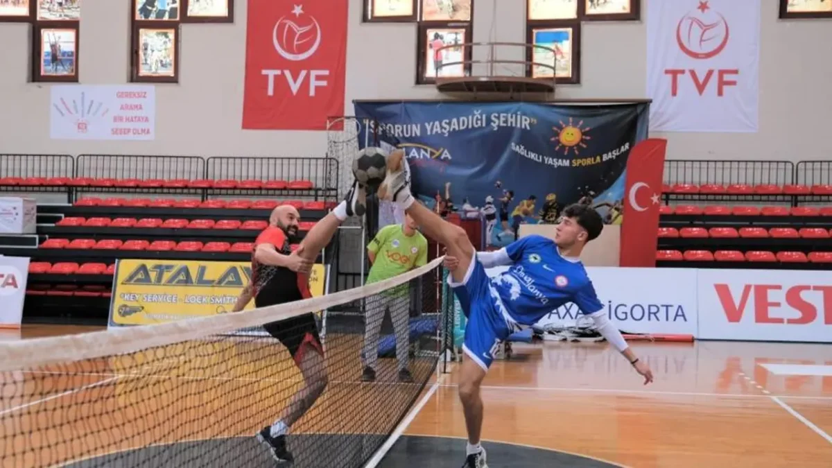 Trabzonlu sporcular Alanya’da şampiyonluk için korta çıkacak