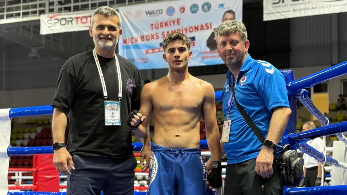 Trabzonlu sporculardan Türkiye Kick Boks Şampiyonası’nda büyük başarı