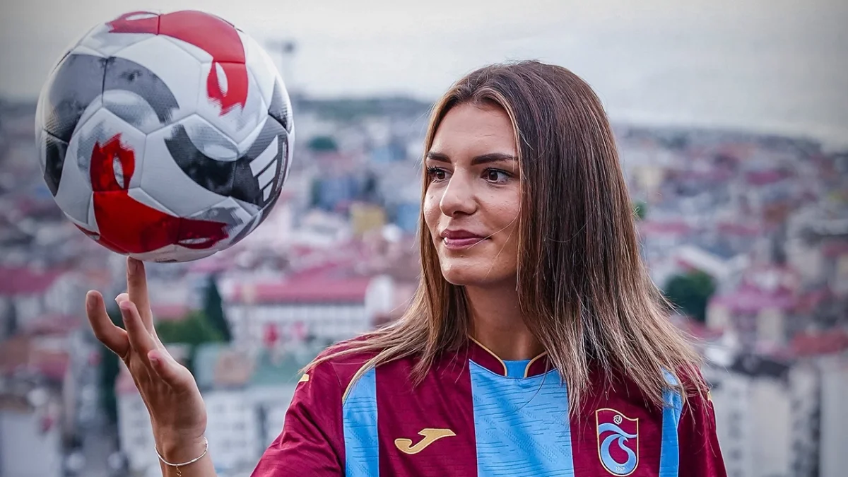Trabzonspor yeni transferini duyurdu! Anlaşmaya vardı