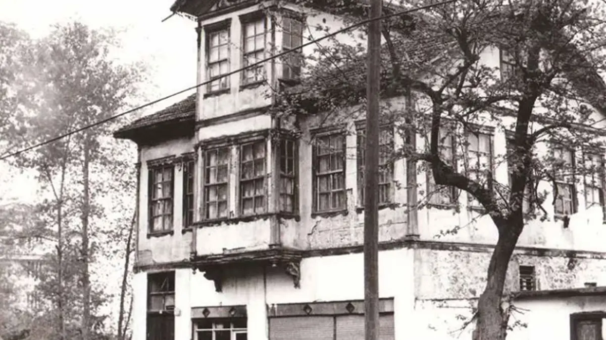 Trabzon'un hafızası kitap oldu! "Trabzon Sokakları" ücretsiz dağıtılıyor