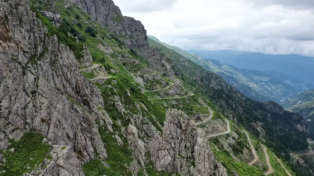 Trabzon'un nefes kesen Derebaşı virajları macera tutkunlarını ağırlıyor