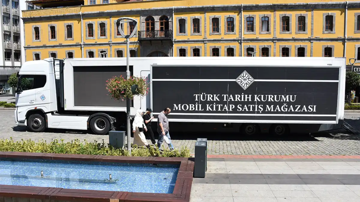 Türk Tarih Kurumu’nun mobil kitap mağazası Trabzon’da