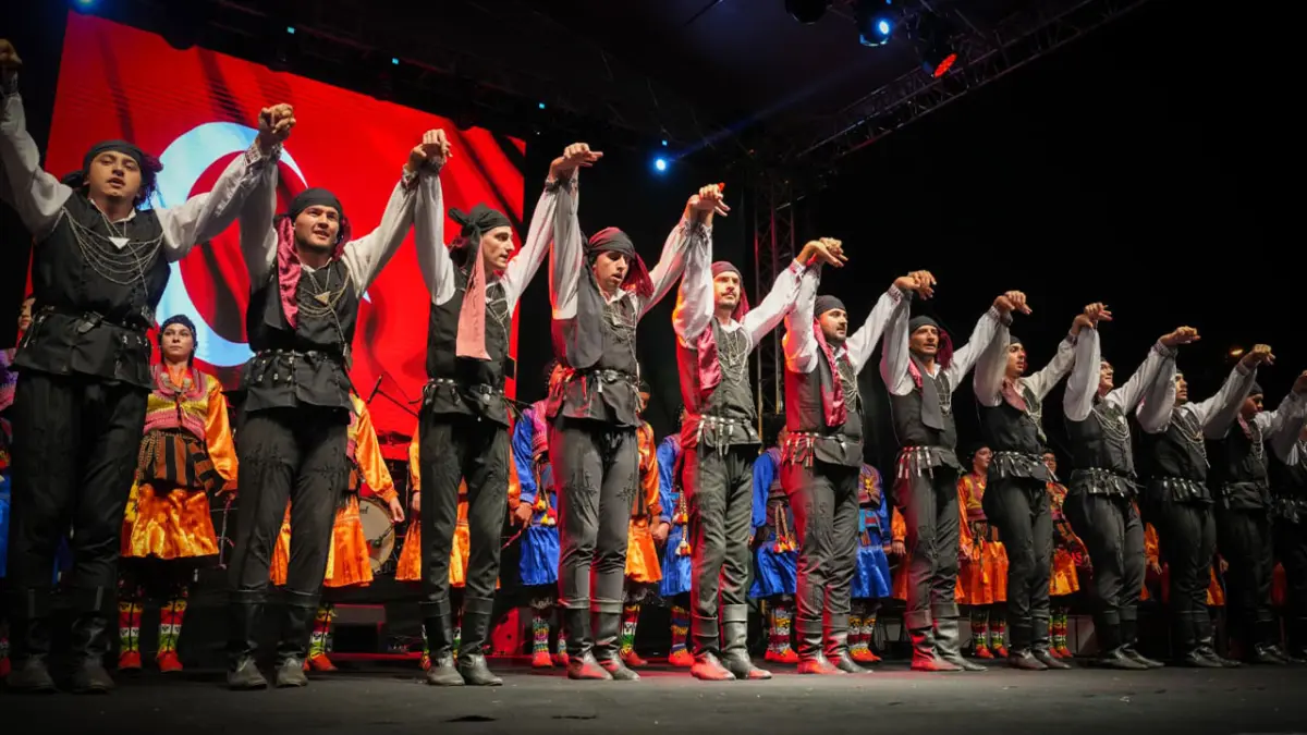 Uluslararası Trabzon Horon ve Müzik Festivali coşkulu finalle tamamlandı