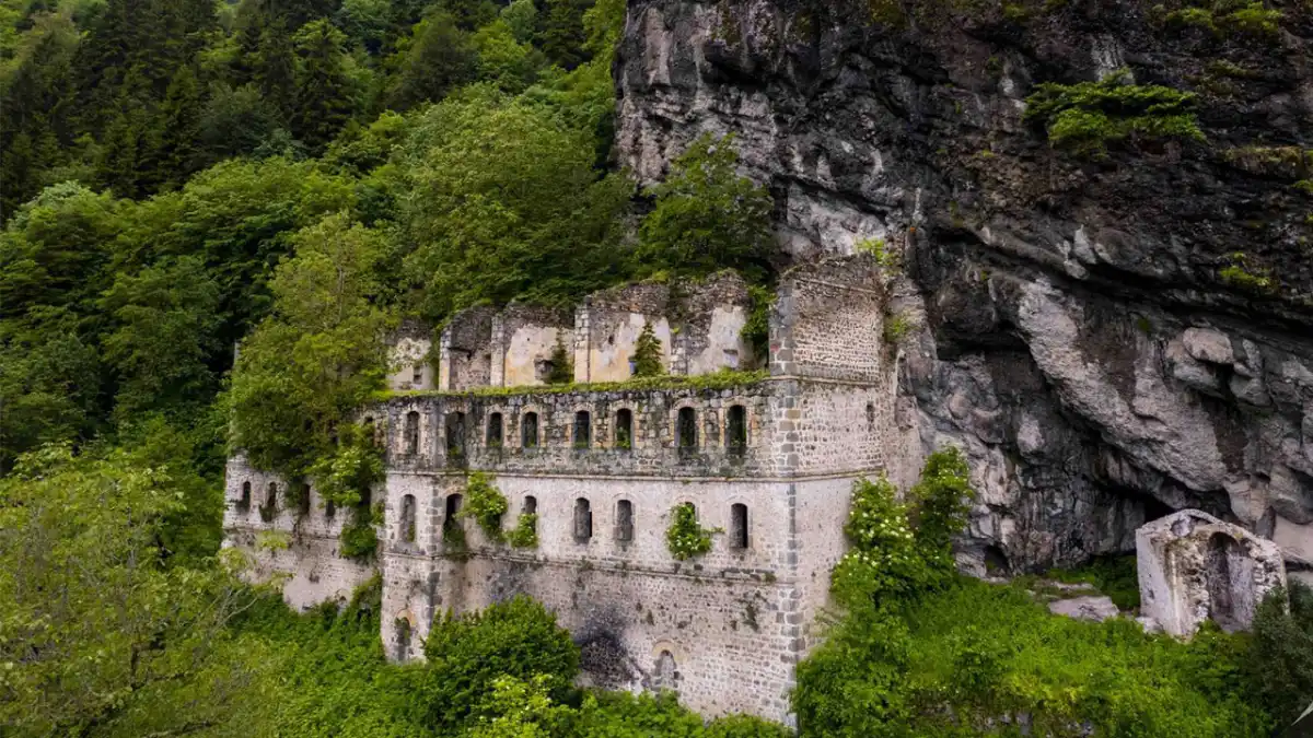 Vazelon ve Kuştul Manastırı için restorasyon bekleniyor! "Eleştirin, geç bile kalındı"