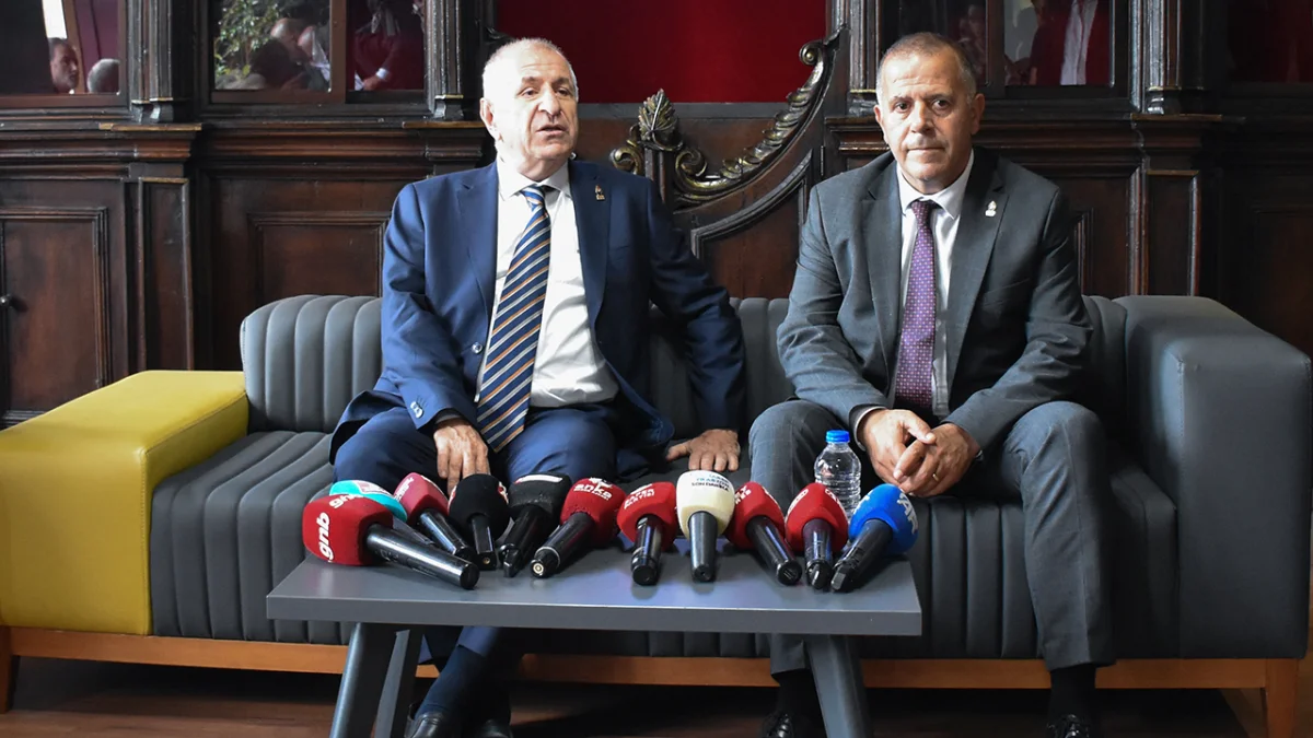 Zafer Partisi Genel Başkanı Ümit Özdağ Trabzon'da ziyaretlerde bulundu
