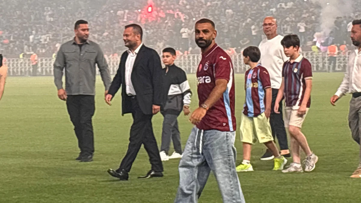 30 bin taraftar önünde imza atan Trabzonsporlu Salah açıkladı "İnanılmaz mutluyum"