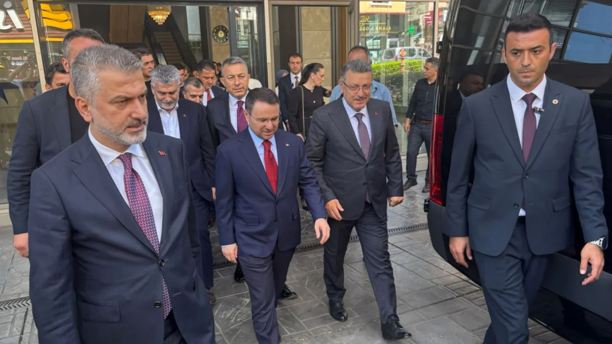 Adalet Bakanı Gürlek Trabzon’da! Büyükşehir Belediyesi’nde karşılama