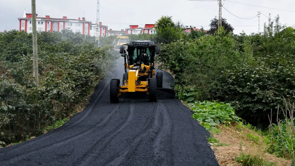 Akçaabat’ta iki mahallede yol çalışmaları sürüyor